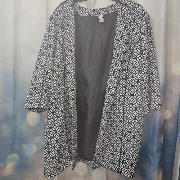 SilkLand Jackets & Blazers - Silkland Black and White Geometric Coat